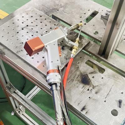 China Handheld Hotels Fiber Laser Welding Machine For Metal Steel With Wire Feeder for sale