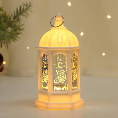 China Ramadan Decor 2022 Hanging Arabic Table Lamp Eid Mubarak Decorative Lantern Garden Landscape Wind Lantern Lights Muslim Ramadan Lamp for sale