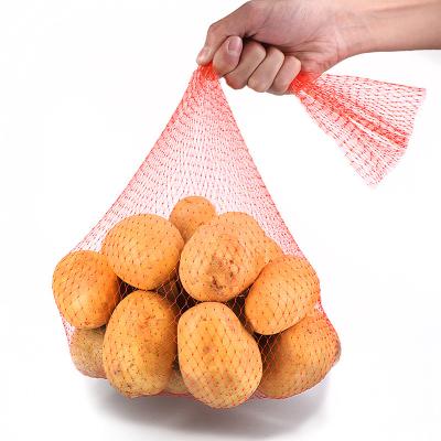 China PP/PE fruit and vegetable garlic mesh bag potato packing netting polietileno malla net rollos for sale