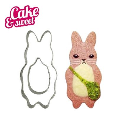 China Lovely Sustainable Food Grade Metal Animal Rabbit Bear Hug Cookie Cutters Metal Animal for sale