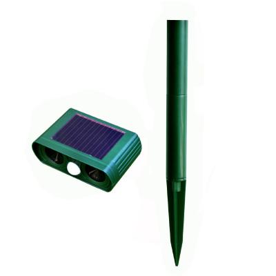 China Sustainable Outdoor Solar Power Pest Repellent Rechargeable Battery Ultrasonic Animal Reflector for sale