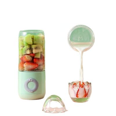 China Portable Mini USB Rechargeable Personal Fruit Blender Juicer Juicer Electric Blender Juice Cup for sale