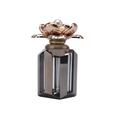 China Wholesale Mini Gift Perfume Bottle Flower Lid Crystal Perfume Bottle for sale