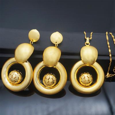 China FASHIONABLE Elegant Women 2 Pcs Dangle Earrings Necklace Sets Simple Gold Plated Bridal Jewelry Sets EP132 for sale