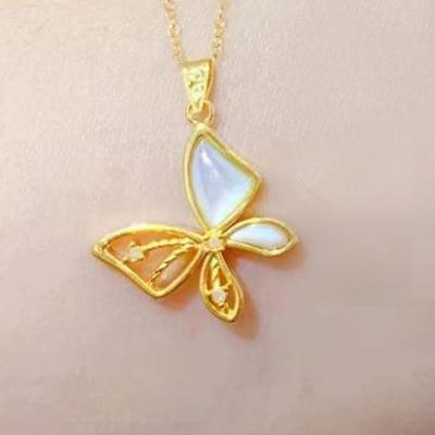 China Custom Wholesale Real Diamond 18k Solid Pure Gold Real Diamond Dancing White Fritillaria Vintage Butterfly Pendant Necklace Sets For Women for sale