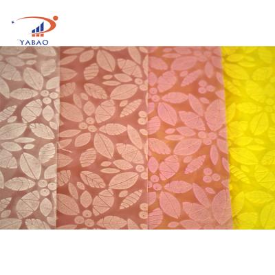 China Waterproof Clover Grain Non Woven Fabric 100% PP Embossed Non Woven Fabric For Bags for sale