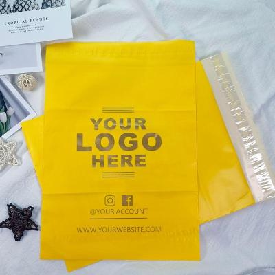 China Strong Adhesive biodegradable matte pink print gold foil logo custom shipping bags poly mailer bags courier bags for clothing package for sale