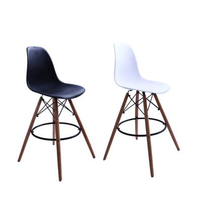 China Modern Design Retro High Black Stools Chair Commercial Bar Stools Wooden Bar Chairs for sale