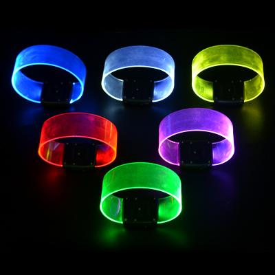 China Silicone and ABS SUNJET LED 2021 Lighting Wristband Laser LOGO Magnetic Clip TPU Wristband Light Up Wristbands for sale