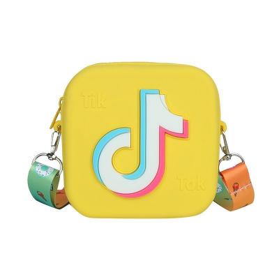 China Zipper Closure Tik Tok Pattern Silicone Handbag One Shoulder Messenger Bag Toy Gifts for Kids, Girls for sale