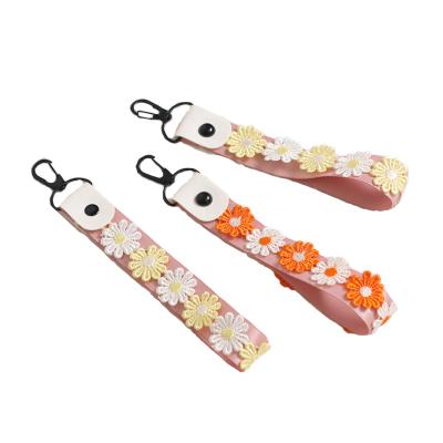 China Polyester Mini Embroidered Little Daisy Embroidery Popular Handmade Circle Flowers Charm Key Chain for sale