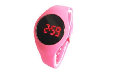 Chine Chronographe intéressant rose de montre-bracelet des filles LED Digital avec la boucle d'unité centrale à vendre