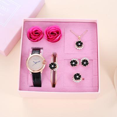 China Women Creative Diamond Watch and Bracelet Set Women Ring Watch for sale