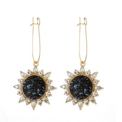 China Arrings 2021 of rhinestonee of fashion earrings and romantic sunflower earrings for sale