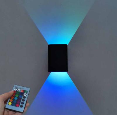 China Modern Indoor LED Color Modeling Color Light Changeable Wall Lamp Hallway Bar Club RGB Remote Control Wall Light en venta