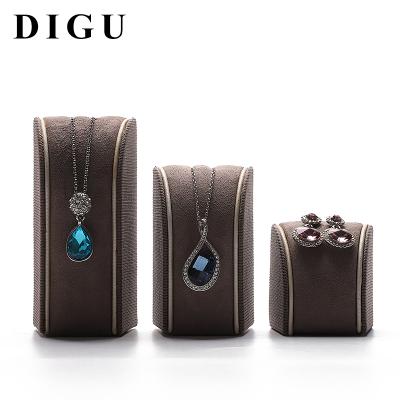 China High Quality Wooden Jewelery Display DIGU Jewelry Display Props Pilou Necklace Display Neck Stands Earring Pendant Display Rack for sale