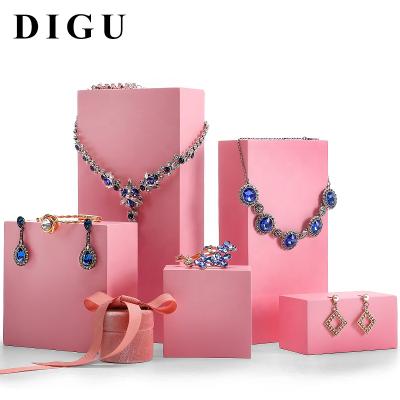 China European Luxury Jewelry Disply DIGU Jewelery Sets Necklace Stud Earrings Jewelry Display Sets Jewelry Showcase Display Props for sale