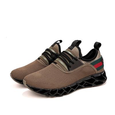 China Men Round Comfortable Soft Breathable Blade Running Sports Flying Shoes for sale