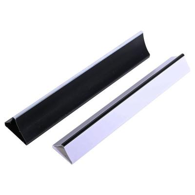 China Triángulo de plástico a medida de color negro de PVC de la pared de la faldilla de la guardia de la esquina ABS perfil deslizante en venta