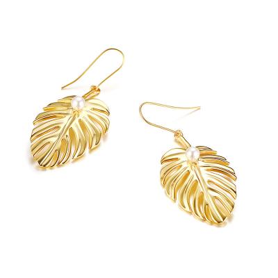 China Fashion Popular Jewelry Popular Earrings Gold Copper Pearl Leaves Drop Earrings For Women for sale