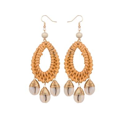 China CLASSIC European Hot Selling High Quality Moon Rattan Braided Ware Natural Shell Pearl Earring Earrings for sale