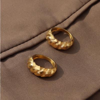 China Vintage Fashionable High Quality 18K Gold Plated Wire Rings Vintage Crescent Stainless Steel Rings For Women for sale