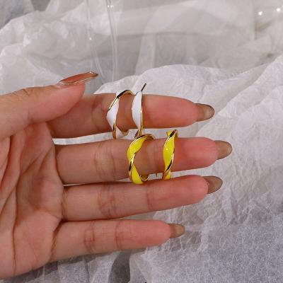 China FASHIONABLE Tasty Gold Plated Twisted Irregular Earrings C Shape 925 Sterling Silver Enamel Earrings For Women for sale