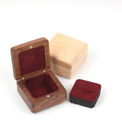 China Clamshell Ring Pendant Earrings Custom Jewelry Wooden Box Professionally Made Durable for sale