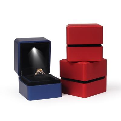 China Factory Wholesale Storage Ready To Ship New Design LED Rubber Weeding Proposal Jewelry Gift Ring Box for sale