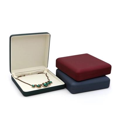 China Wholesale Leather Storage PU Pearl Necklace Jewelry Gift Packaging Display Case With Custom Logo for sale