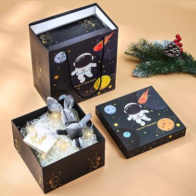 China Wholesale Custom Empty Paper Astronaut Recyclable Valentine's Day Gift Box Candy Men's Birthday Gift Box for sale