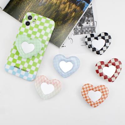 China Adjustable Hot Selling Checkerboard Phone Socket Holder Heart Shaped Flexible Poppings Phone Socket Custom Logo for sale