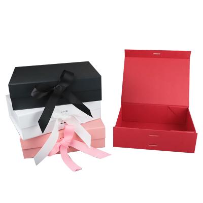 China Beautiful Recycled Customized Magnetic White Cardboard Ribbon Closure Luxury Paper Packaging Materials Gift Box For Festival for sale