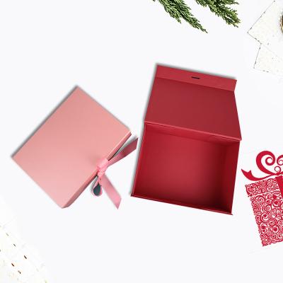 China Materials Magnet Lid Cardboard Kraft Recycled Rigid Paper Folding Gift Box With Ribbon for sale