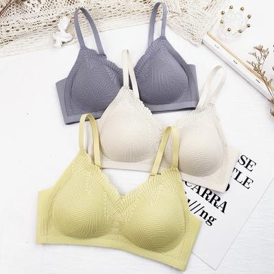 China New fashion women's bra QUICK DRY lace no wire free gathering sports bras for sale