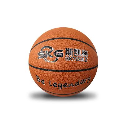 China Holographic Reflective Slip Grip PU Leather Size 7 Basketball for sale