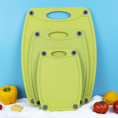 China Hot Sale Eco-friendly Colorful Plastic Stocked Kitchen Cutting Board PP Chopper for sale