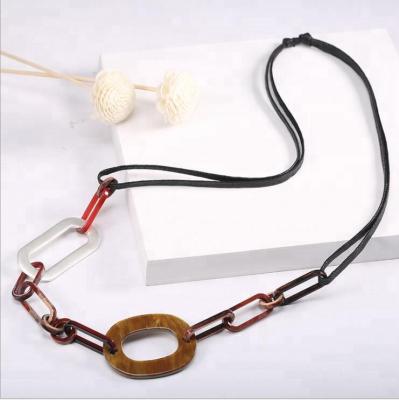 China Fashionable Xus New Design Creative Acrylic Necklace for Women and Girls for sale