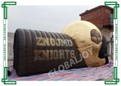 China De reuzetunnel die van de Voetbalhelm die Inflatables adverteren in Gouden wordt aangepast Te koop