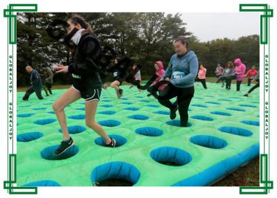 China Buiten Opblaasbare het Geteerde zeildoek Grote Opblaasbare die Matras van pvc van Sportspelen met Gat in werking wordt gesteld Te koop