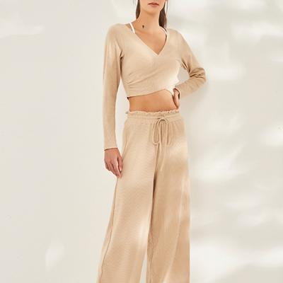 China Fashion Sweat-Wicking Sheath Long Set Women's Two Piece Set Sweatsuit Clothing Wholesale Crop Top and Pants Tracksuit for sale