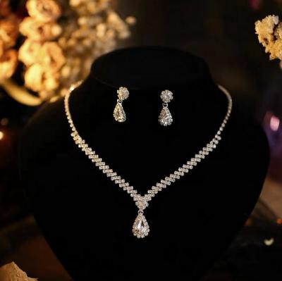 China QIFEI Fashion Rhinestone Claw Chain TRENDY Necklace Earrings Set Dubai Jewelry Sets Luxury Bridal Wedding for sale