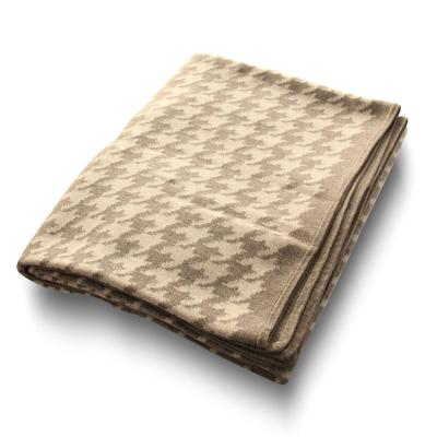 China Factory direct viable knitted luxury home travel pure cashmere houndstooth jacquard throw blanket for sale