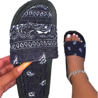 China 2020 fashion summer sale flat women's slippers hot fashion flat casual sandals trend printed colorful slides for sale