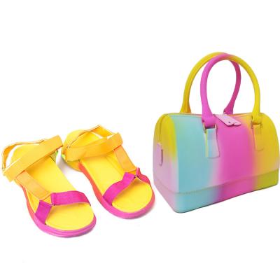 China Newest Fashion Waterproof Elegant Jelly Summer Design Handbags With Casual 2021 Hot Sale Tie-dye Colorful Ladies Sandal Sets for sale