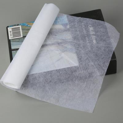 China Durable Nonwoven Fusible Lightweight Interlining Cloth Clothing Accessories Interlining Cloth for sale