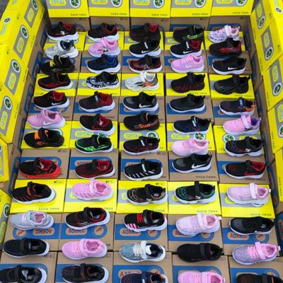 China DH591 Wholesale Breathable boys and girls knitted lightweight running shoes kids running sports shoes latest shoes for sale