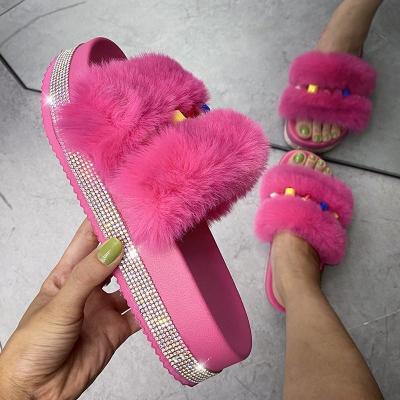 China 2020 Light Weight Bling Women's Plush Slippers Fur Slides Furry Slides Women Faux Stones Platform Outdoor Flat Fluffy Casual Shoes Sandals for sale