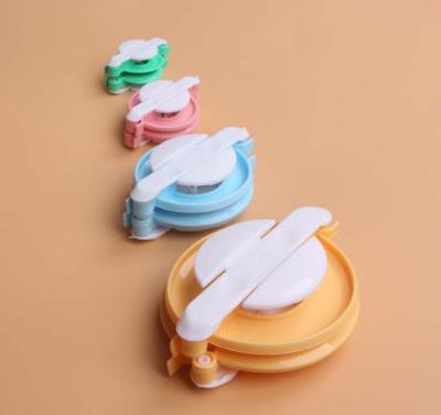 China Convenient Plastic Speed ​​Loom Knitting Pom Poms Makers Art Craft Kits Tool for sale