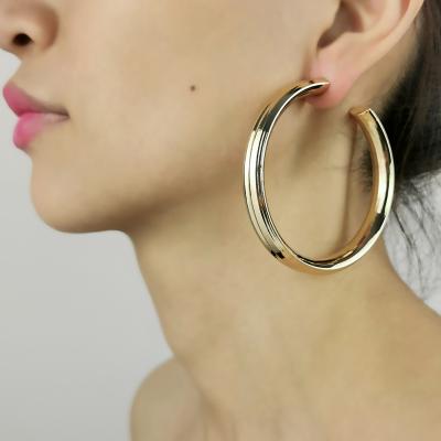 China New Fashion CLASSIC Minimalist Around Hollow Gold Colored Shape Statement Circle Earring Lightweight Copper Chunky Open Earring Of Huggie C for sale